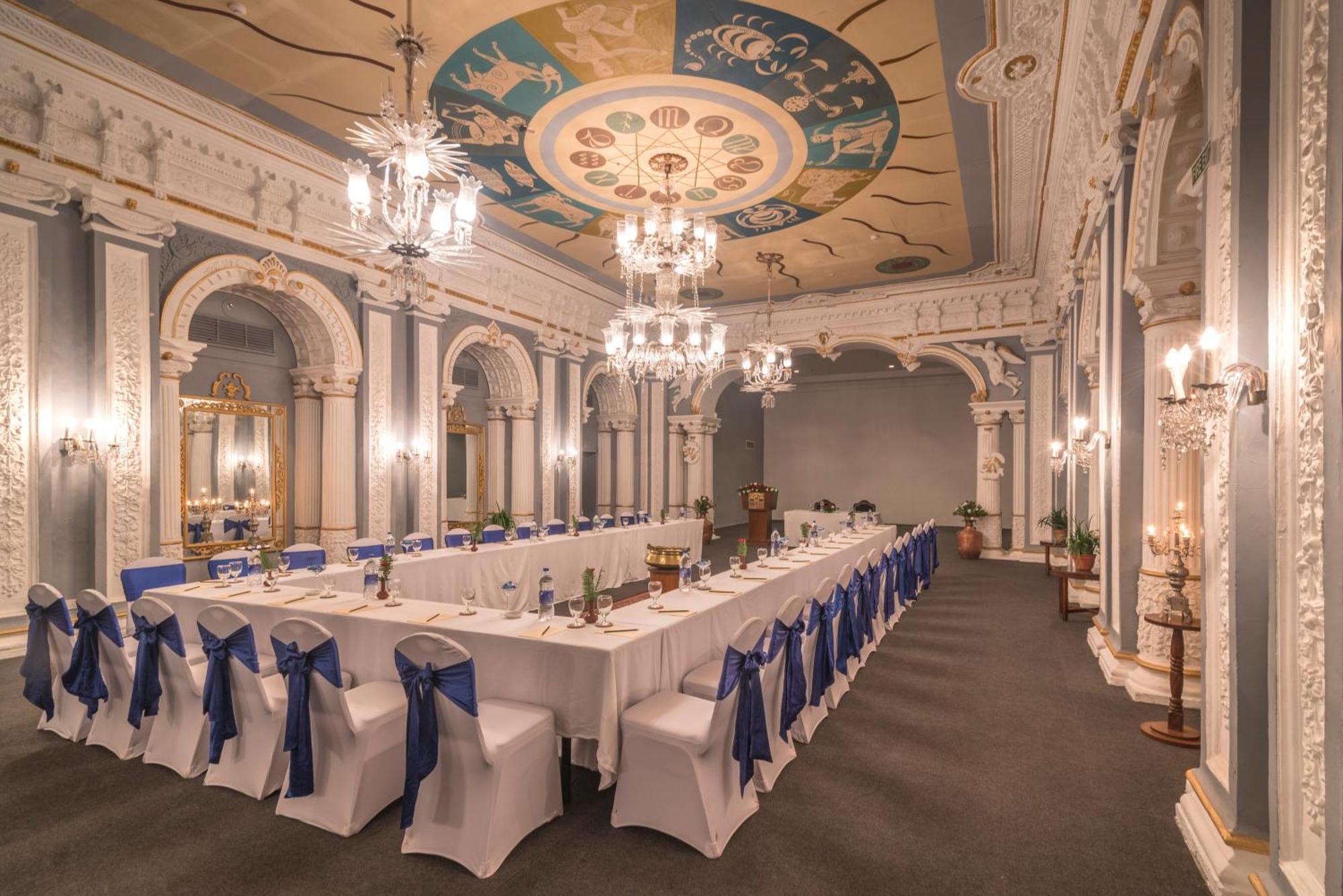 Hotel Yak & Yeti Катманду Экстерьер фото