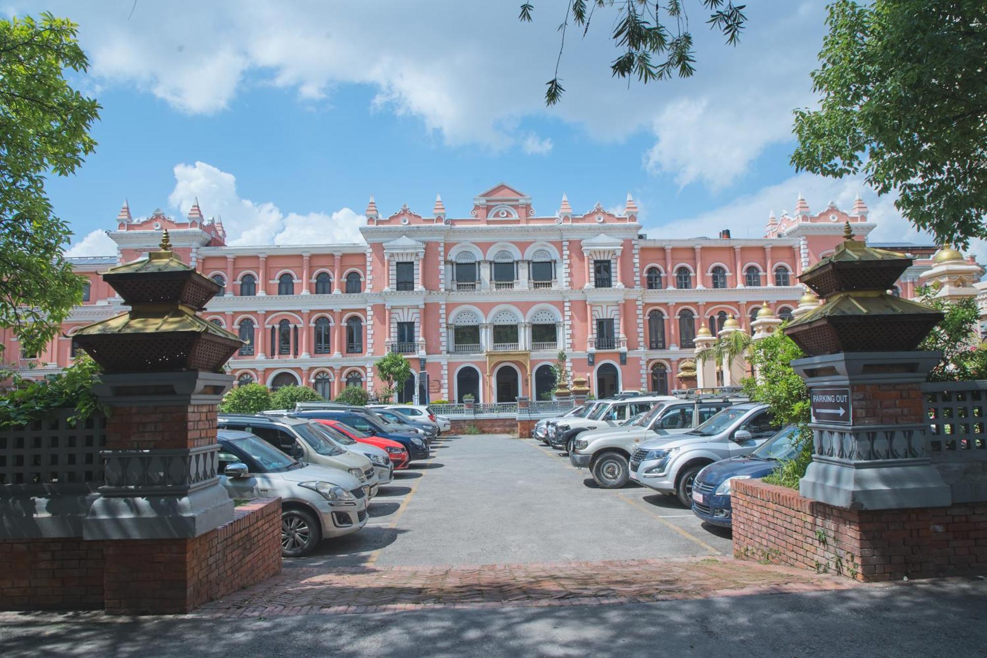 Hotel Yak & Yeti Катманду Экстерьер фото