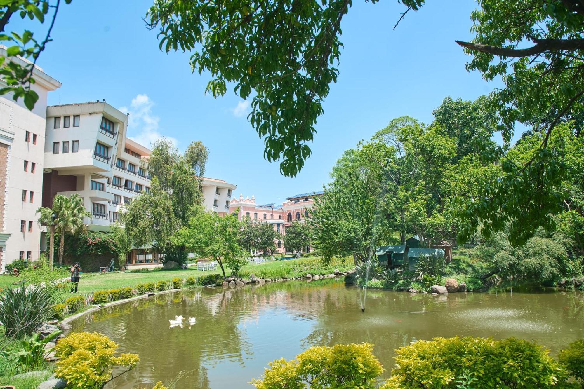 Hotel Yak & Yeti Катманду Экстерьер фото