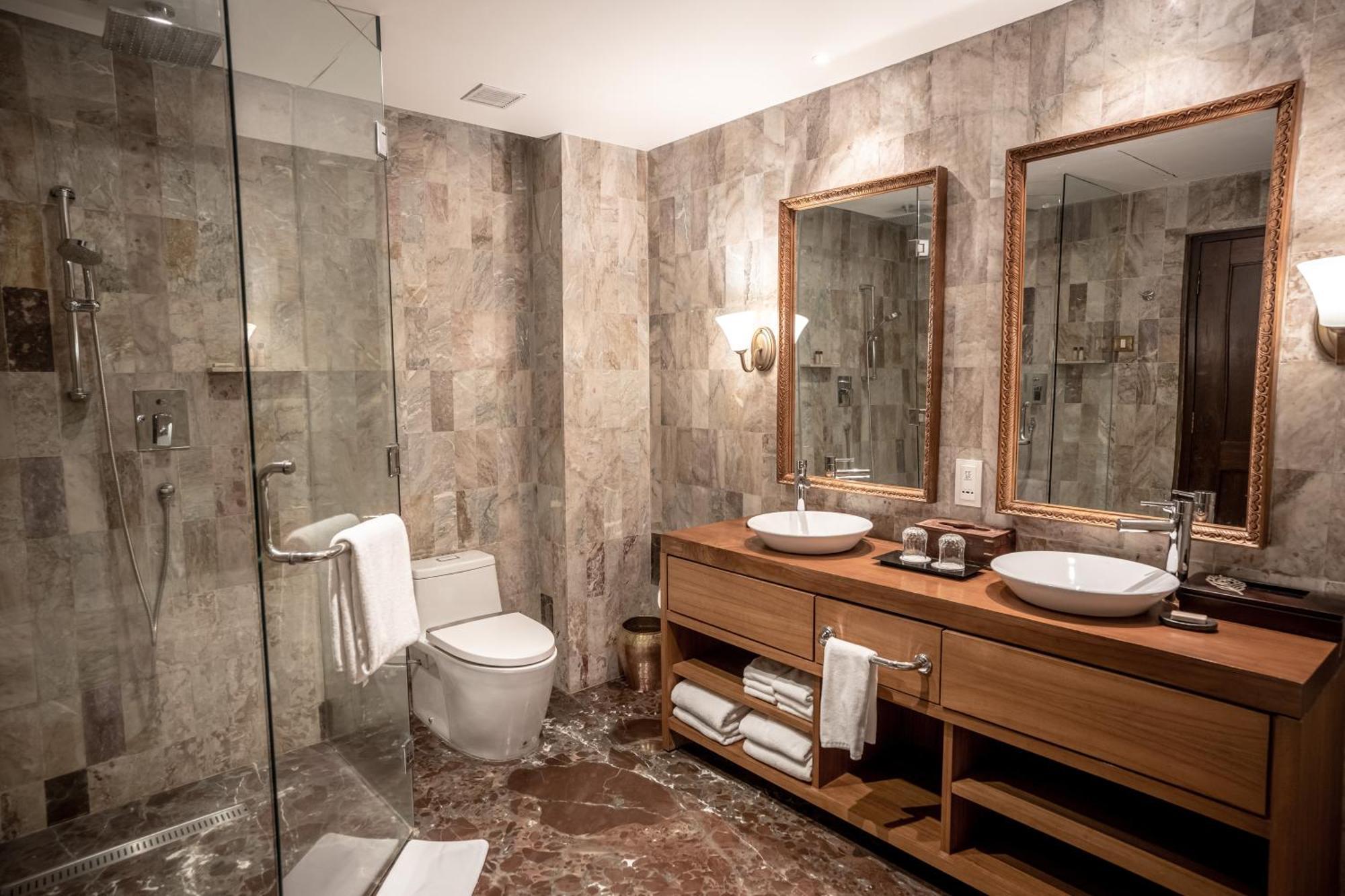 Hotel Yak & Yeti Катманду Экстерьер фото