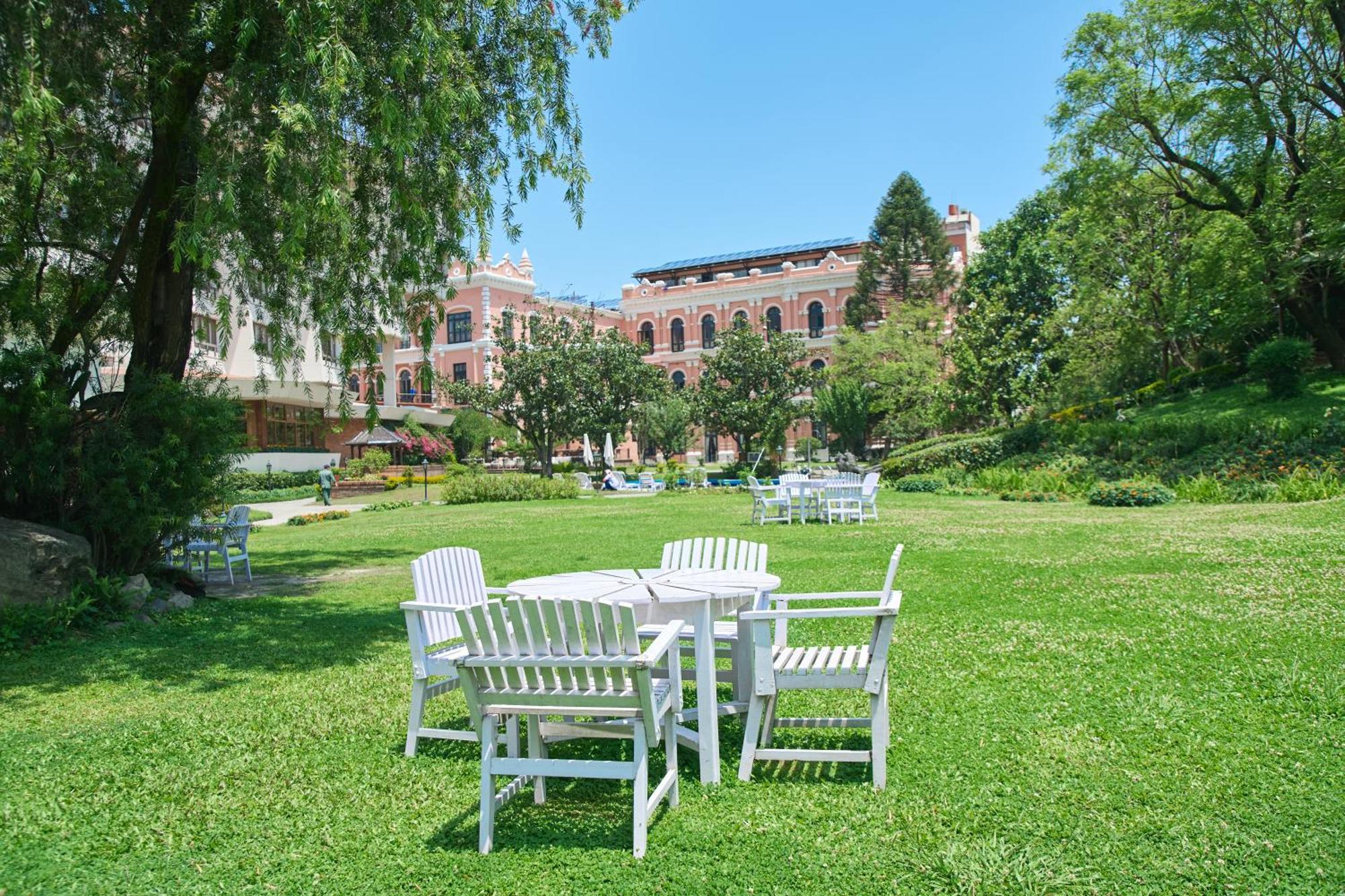Hotel Yak & Yeti Катманду Экстерьер фото