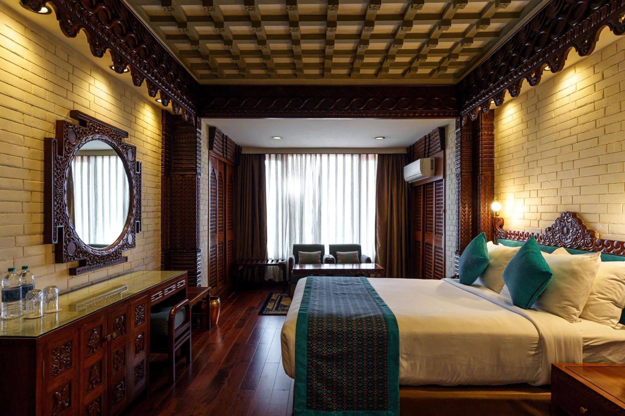Hotel Yak & Yeti Катманду Экстерьер фото